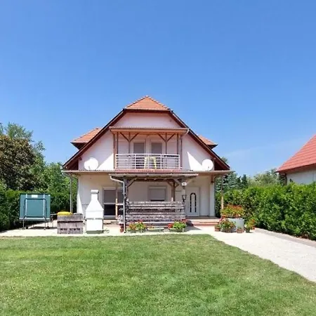 Ferienhaus Mit Pool Am Balaton Ufer Hébergement de vacances Balatonmáriafürdő