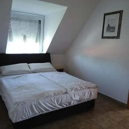 Hébergement de vacances Ferienhaus Mit Pool Am Balaton Ufer *